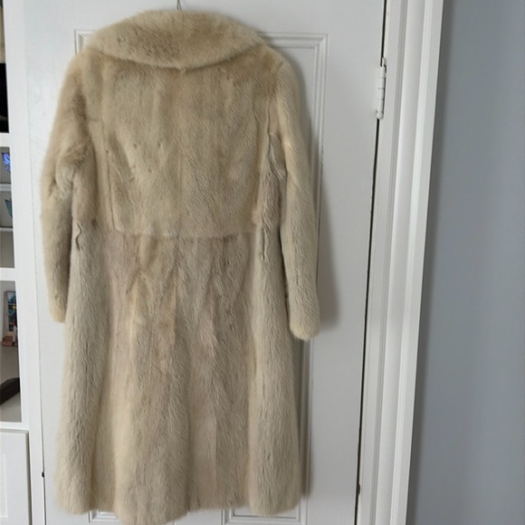 White mink coat - Picture 2 of 7